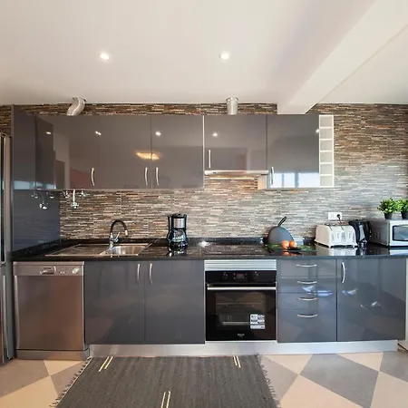 Apartment B17 - The Stunning Seaview *
