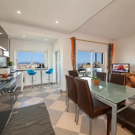 B17 - The Stunning Seaview Apartment