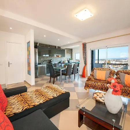 B17 - The Stunning Seaview Apartment *