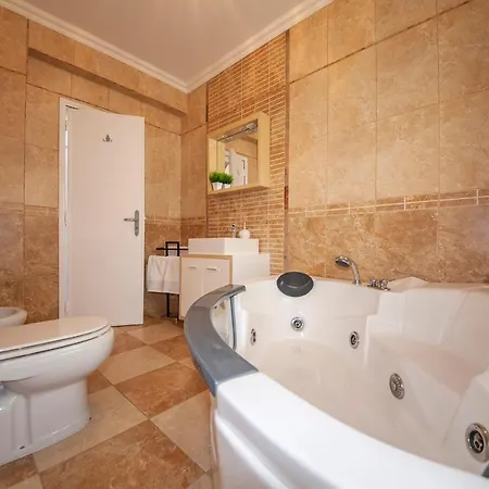 B17 - The Stunning Seaview Lagos